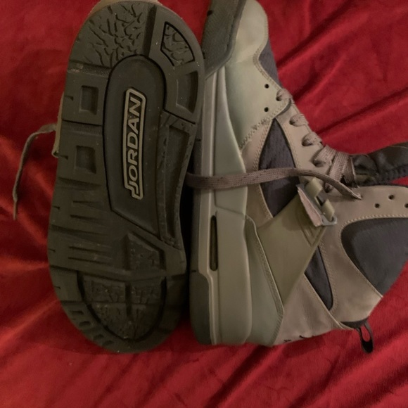 Men’s Jordan Retro 4 high top athletic shoes. Size 13 - Picture 4 of 8